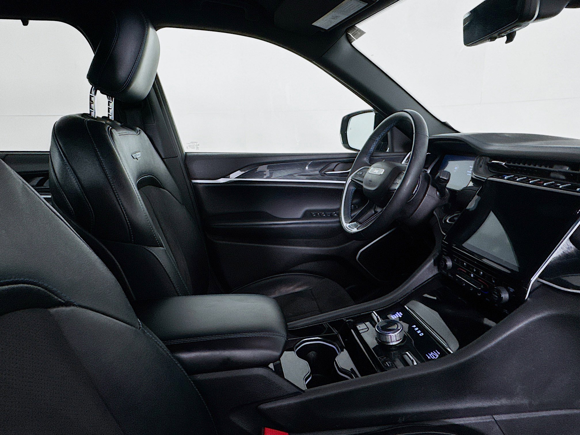 Used 2023 Jeep Grand Cherokee Trailhawk w/ Luxury Tech Group III image 28