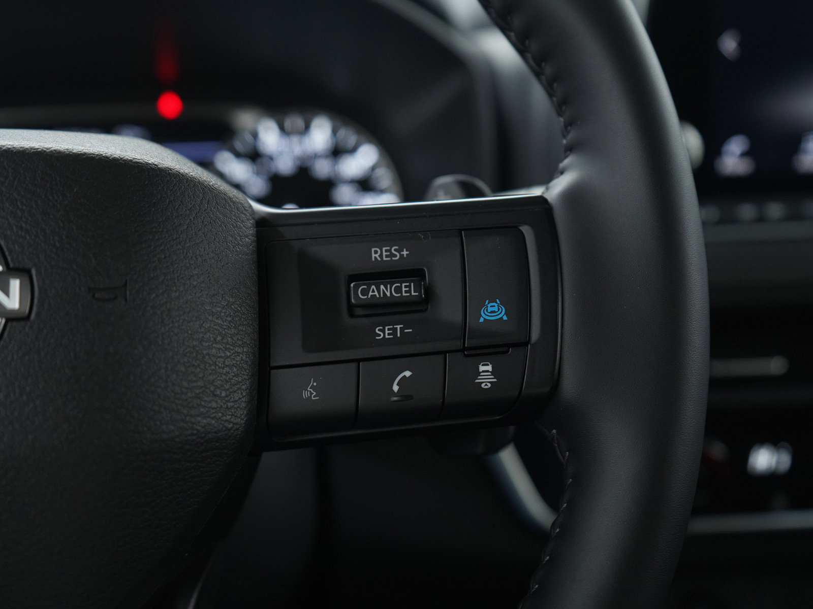 Used 2025 Nissan Rogue SV w/ SV Premium Package image 28