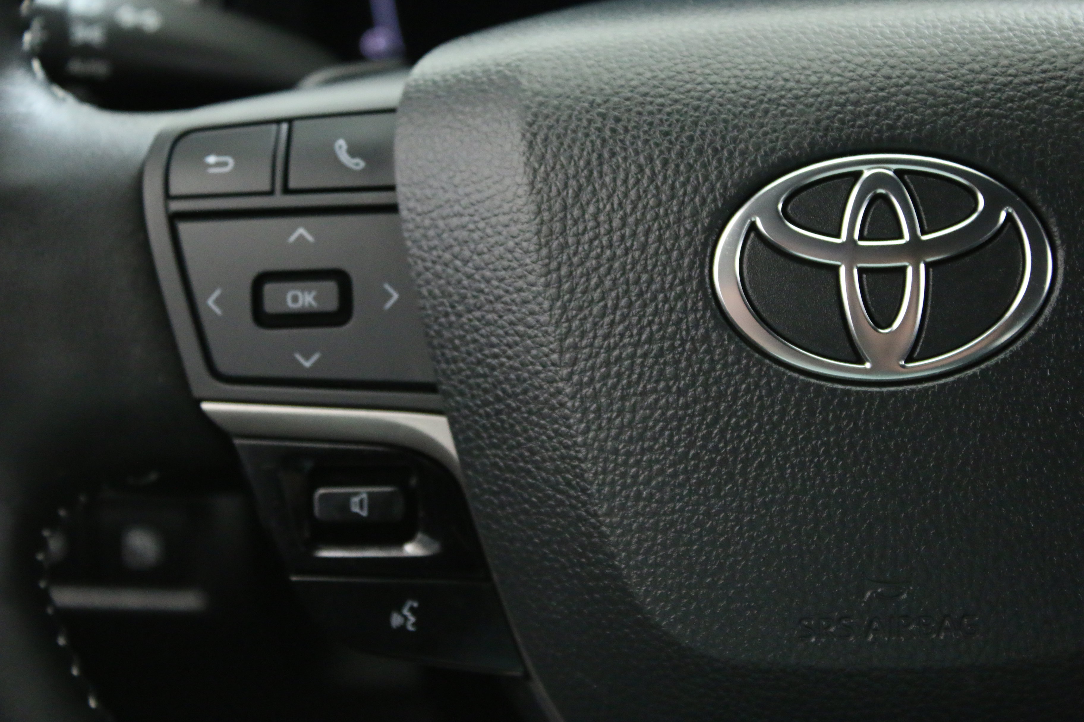 Used 2025 Toyota Camry SE w/ Convenience Package FWD image 13