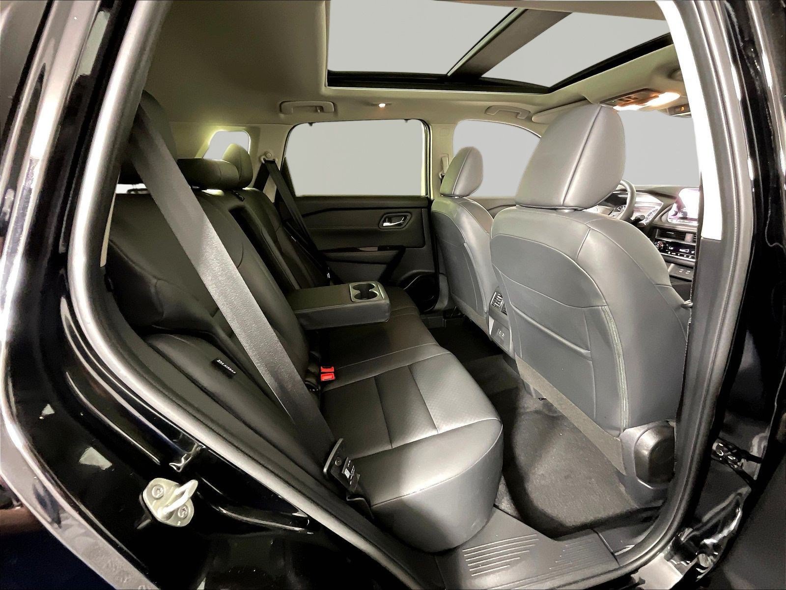 Used 2025 Nissan Rogue SV w/ SV Premium Package FWD image 25