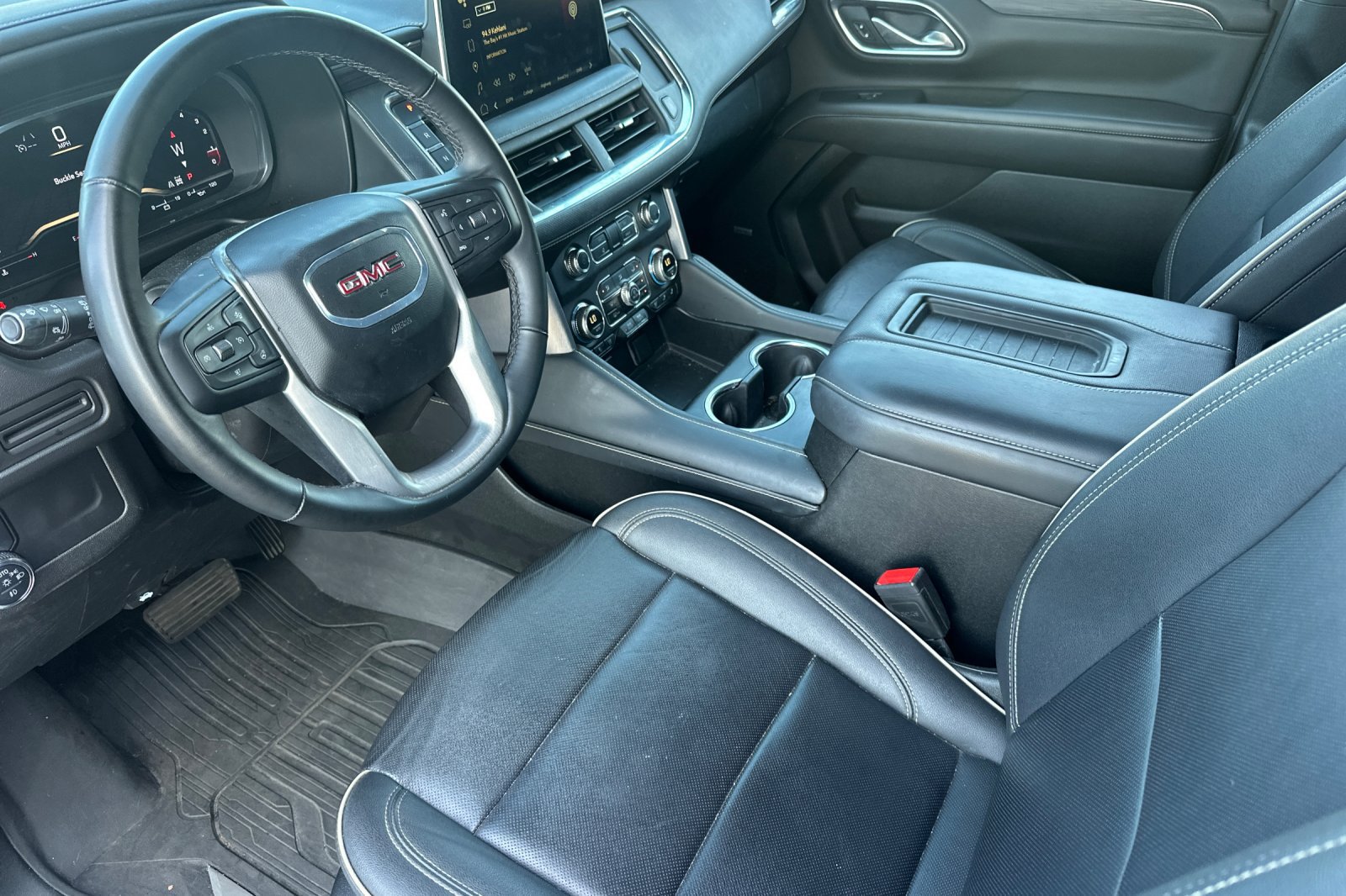Used 2024 GMC Yukon XL SLT w/ SLT Luxury Package AWD/4WD image 10