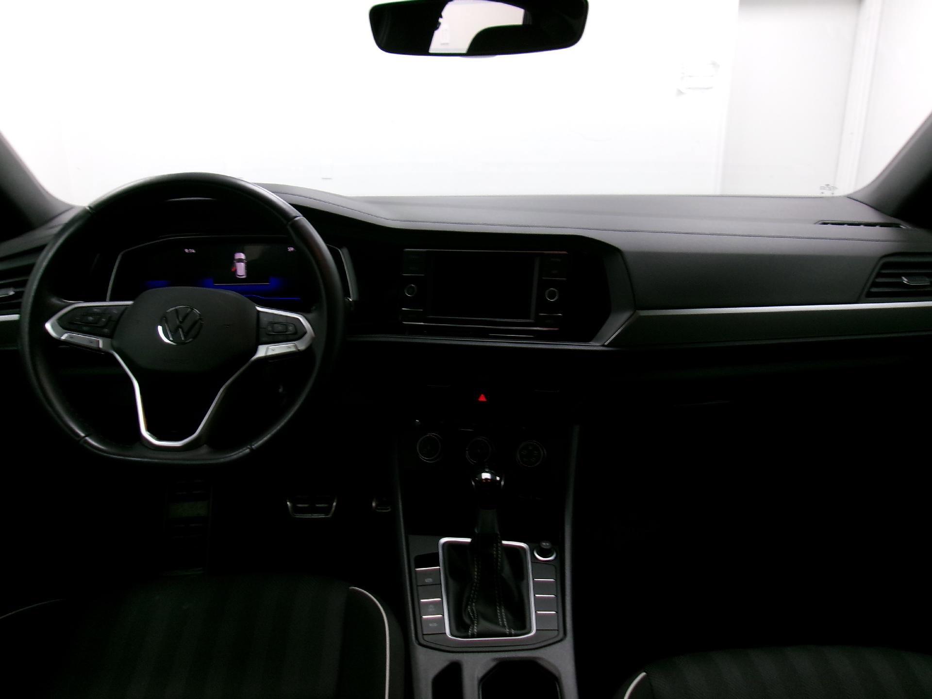 Used 2024 Volkswagen Jetta Sport image 9