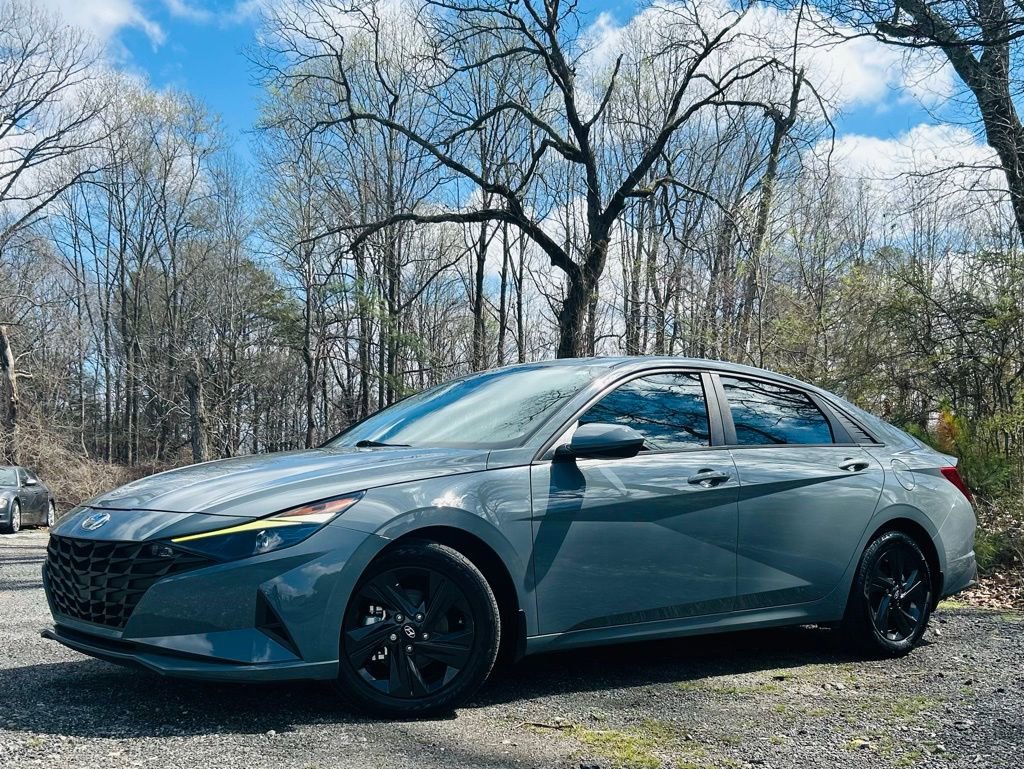 Used 2021 Hyundai Elantra SEL w/ Cargo Package image 2