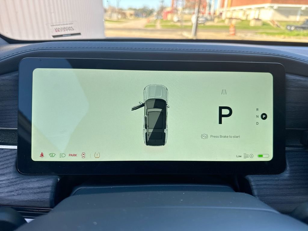 Used 2024 Rivian R1S Adventure image 21