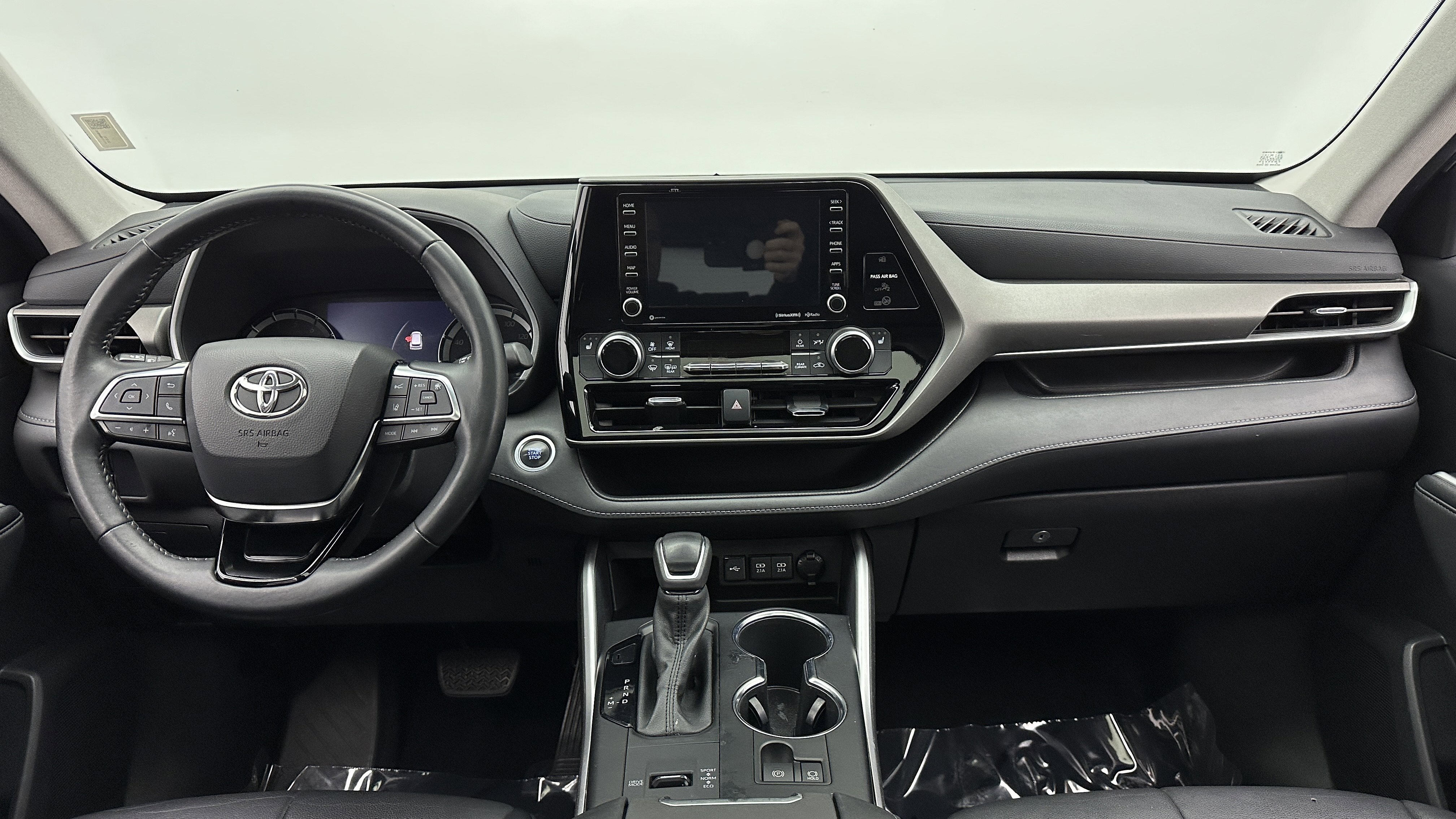 Used 2021 Toyota Highlander XLE image 28