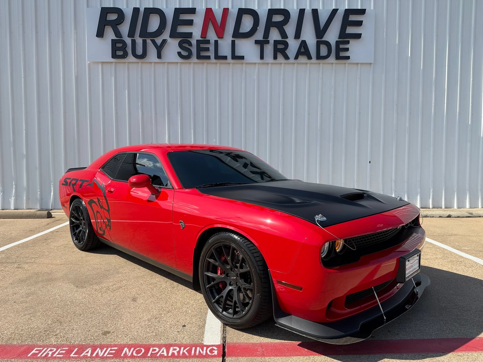 Used 2016 Dodge Challenger SRT Hellcat RWD image 9
