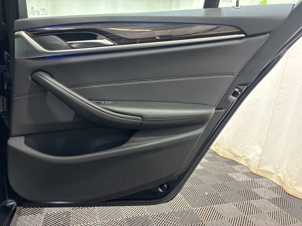 Used 2018 BMW 530e xDrive w/ Premium Package 2 AWD/4WD image 14