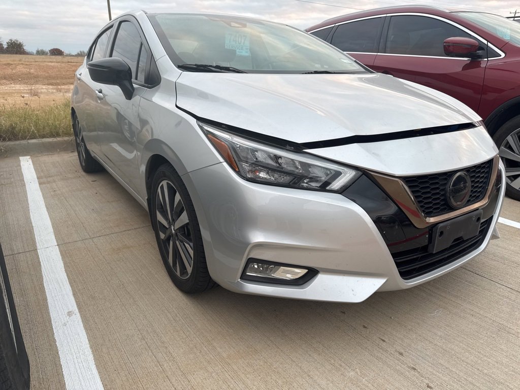 Used 2020 Nissan Versa SR image 3