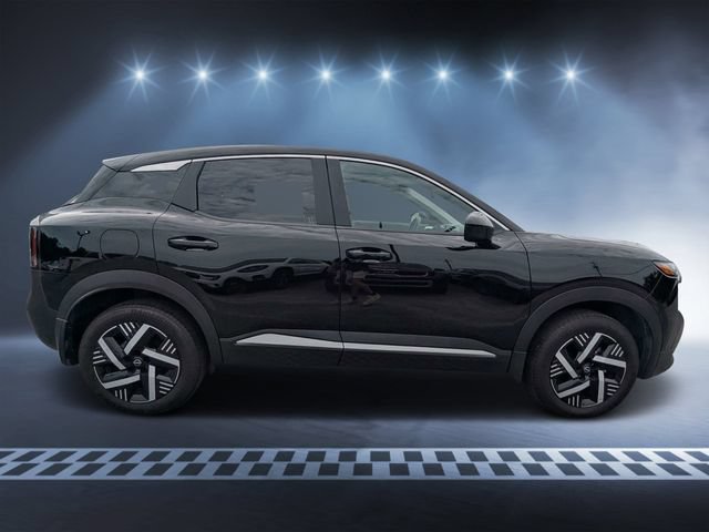 Used 2025 Nissan Kicks SV FWD image 2