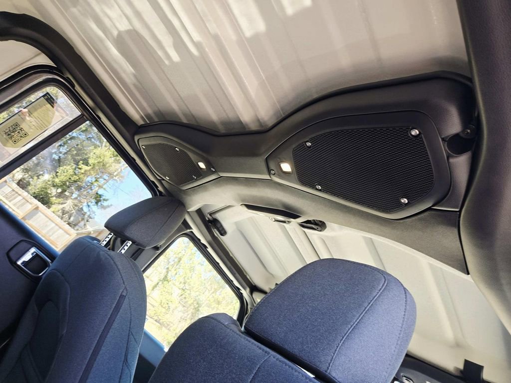 Certified 2025 Jeep Gladiator Sport image 15