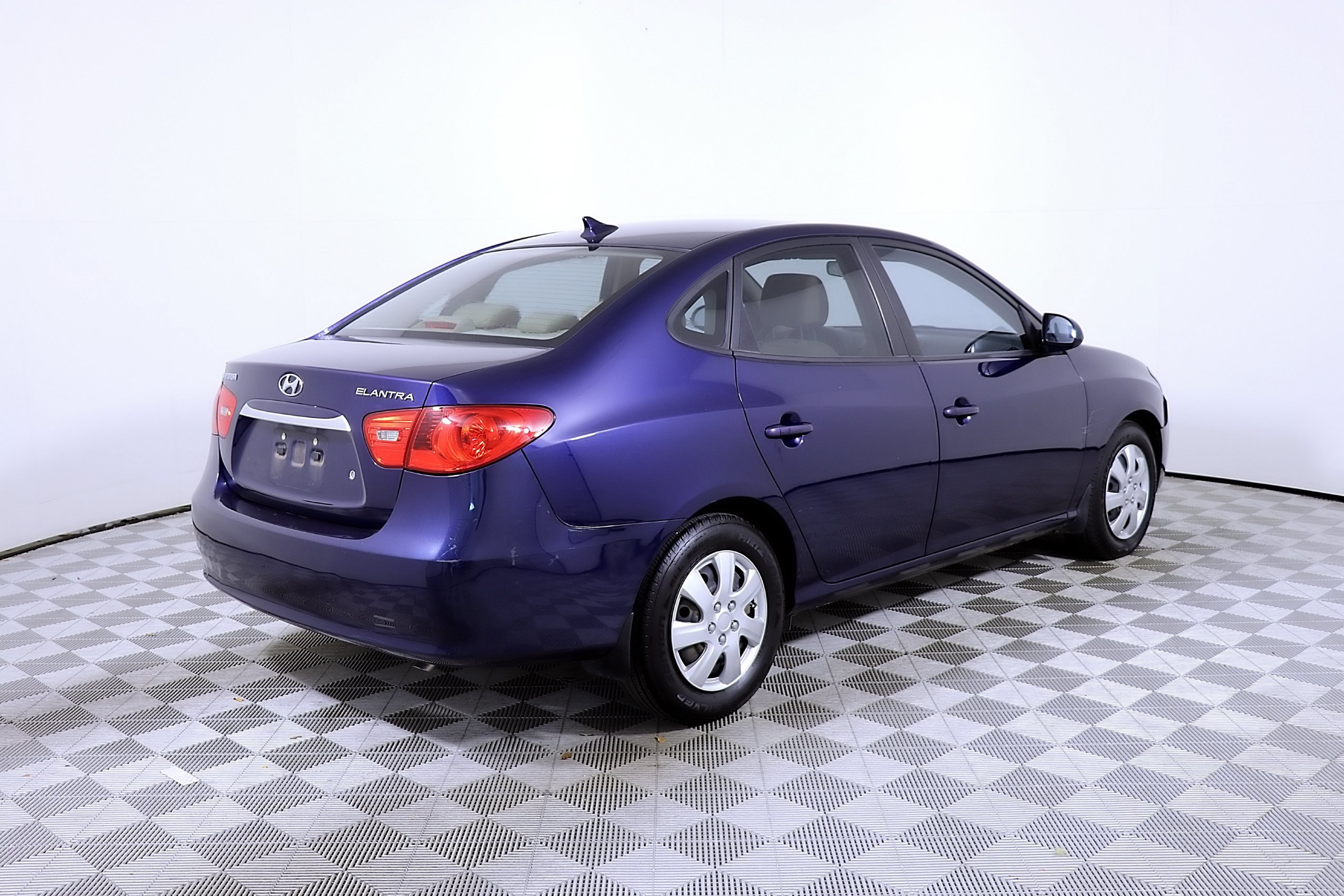 Used 2010 Hyundai Elantra GLS FWD image 7
