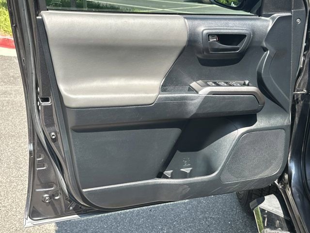 Used 2018 Toyota Tacoma SR5 RWD image 11