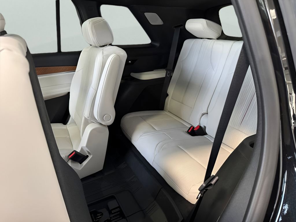New 2026 Cadillac Vistiq Sport w/ LPO, Floor Liner Package AWD/4WD image 13