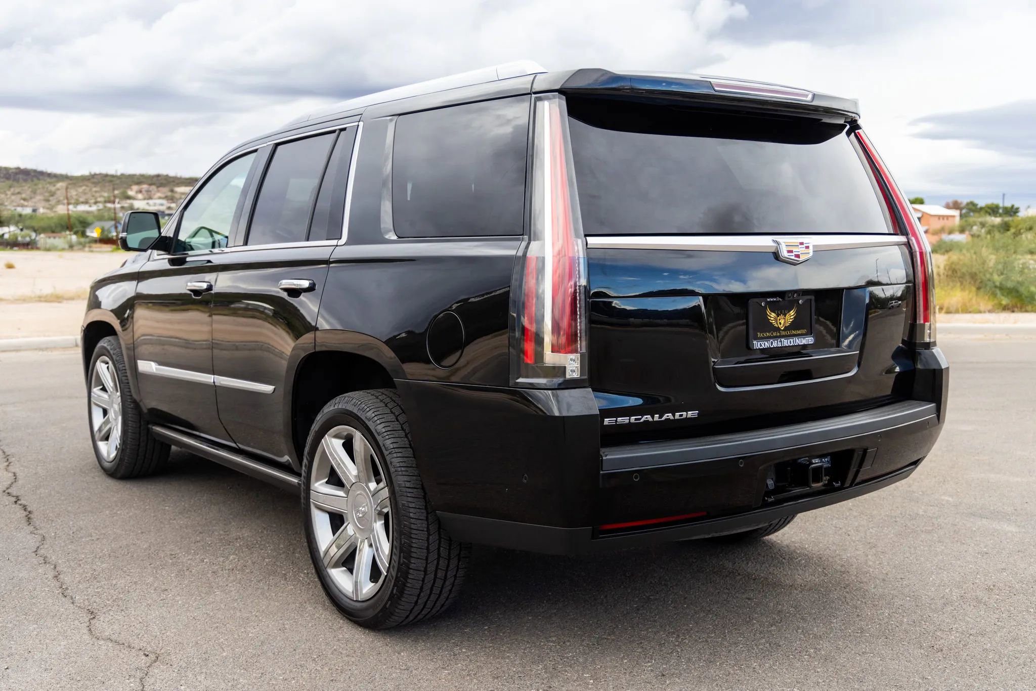 Used 2019 Cadillac Escalade Premium Luxury image 3