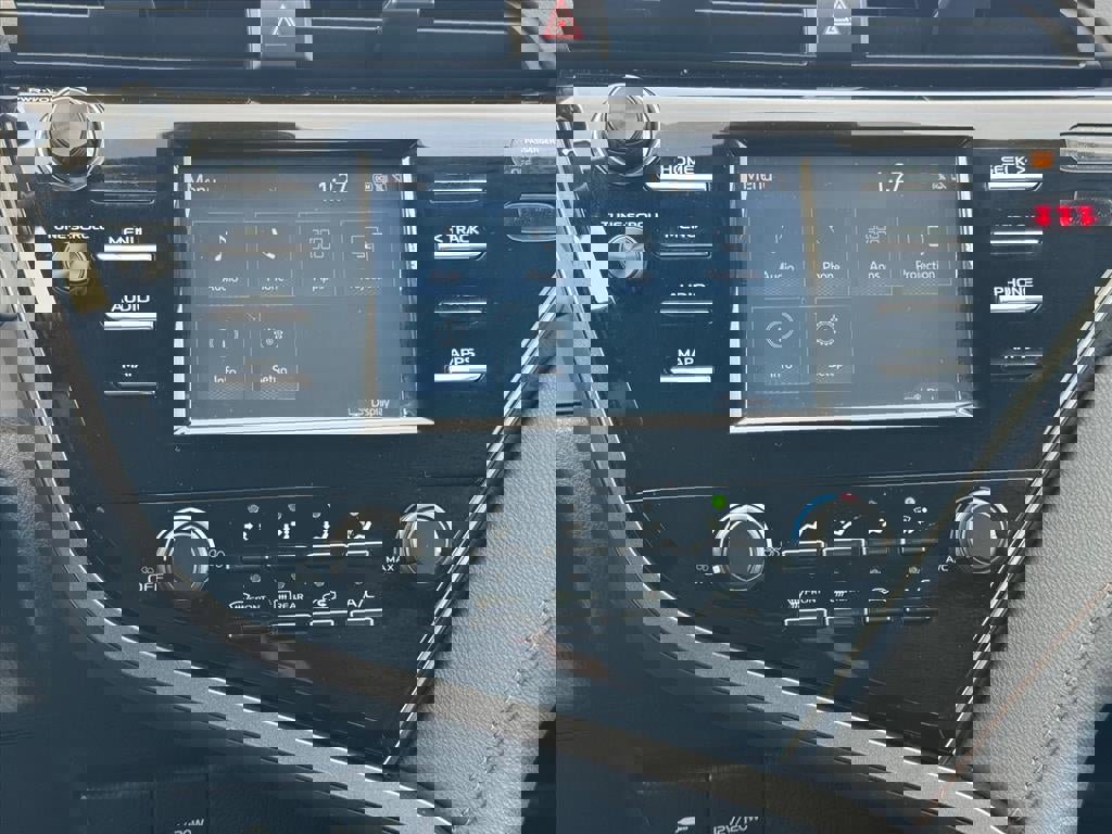 Used 2019 Toyota Camry LE image 9