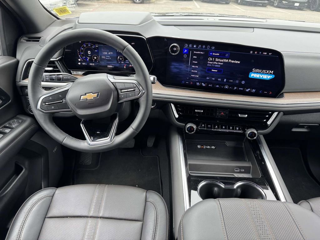 Used 2025 Chevrolet Suburban High Country AWD/4WD image 12