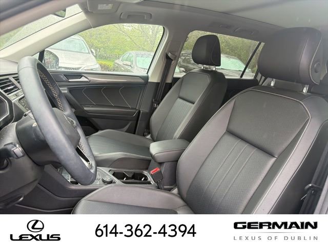 Used 2023 Volkswagen Tiguan SE w/ Panoramic Sunroof Package AWD/4WD image 12