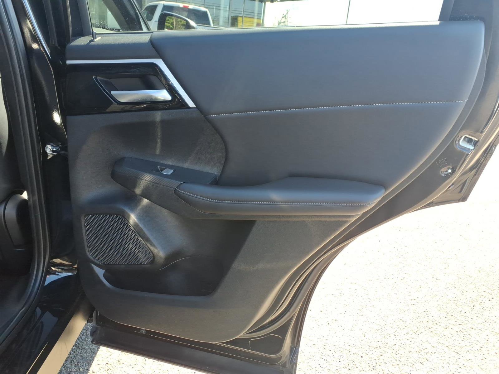 Used 2023 Mitsubishi Outlander SE image 13