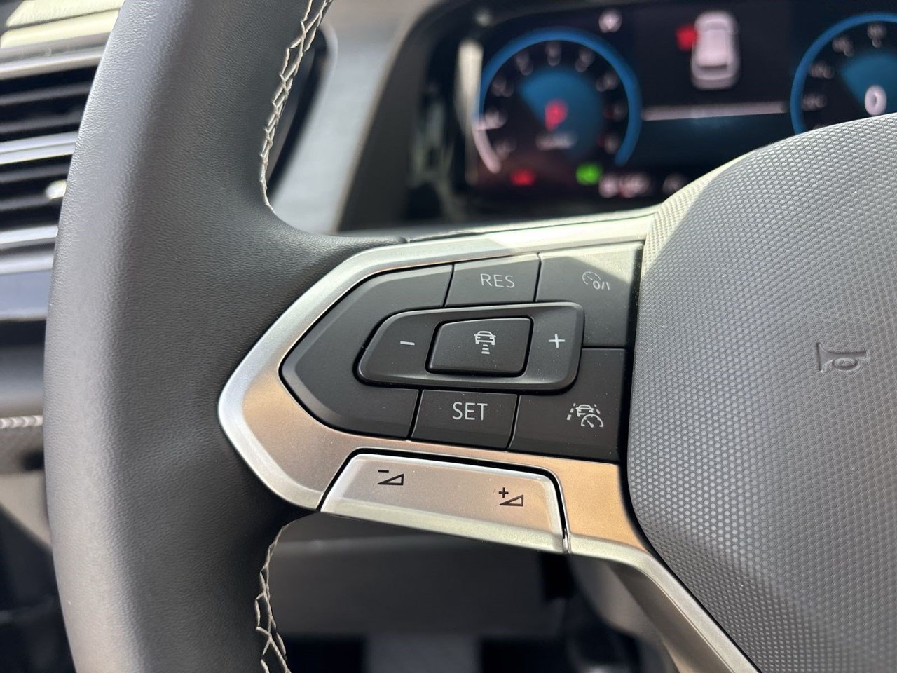 New 2026 Volkswagen Atlas Cross Sport SE FWD image 19