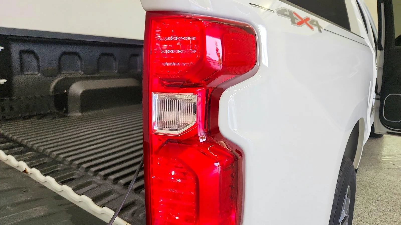 Used 2023 Chevrolet Silverado 1500 LT AWD/4WD image 32