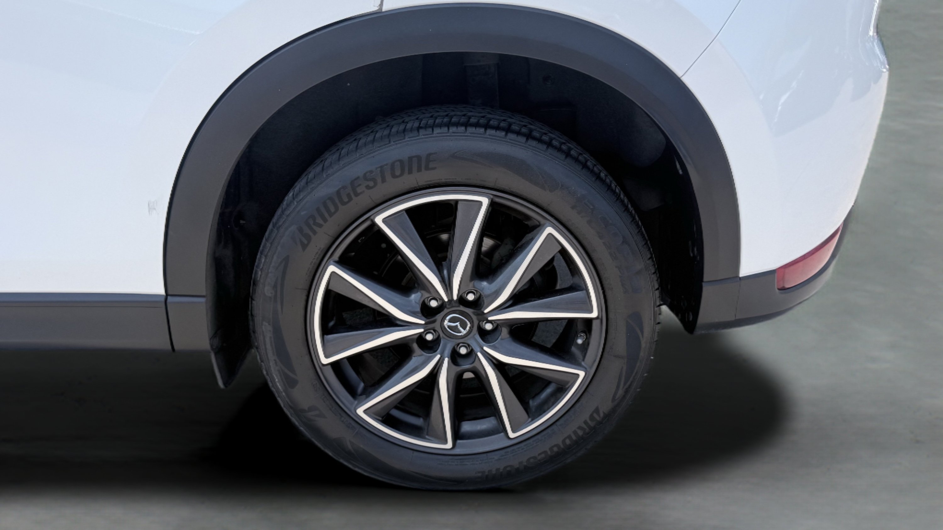 Used 2018 MAZDA CX-5 Touring w/ Preferred Equipment Package FWD image 12
