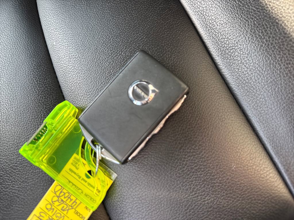 Certified 2023 Volvo XC60 B5 Core w/ Climate Package image 33