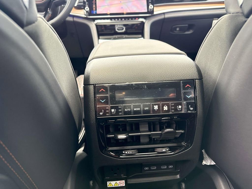 New 2026 Jeep Grand Cherokee Summit w/ Obsidian Package AWD/4WD image 12