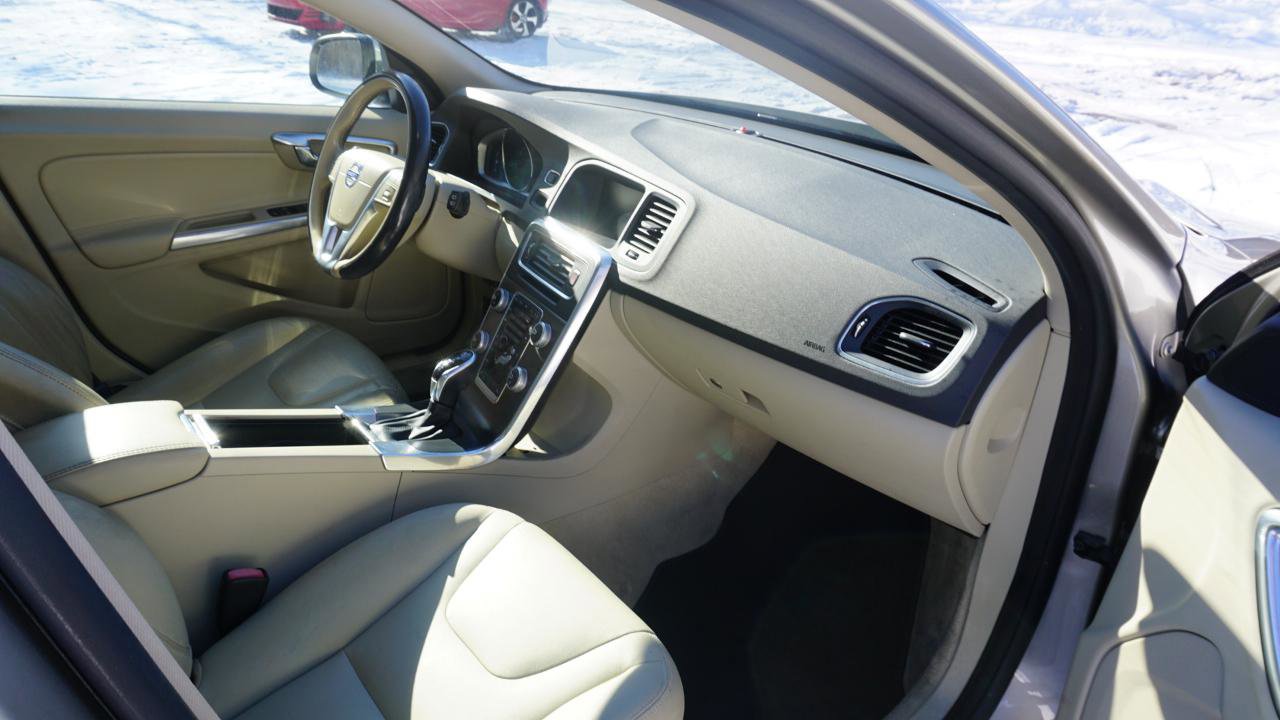 Used 2015 Volvo V60 T5 Premier w/ Convenience Package AWD/4WD image 13