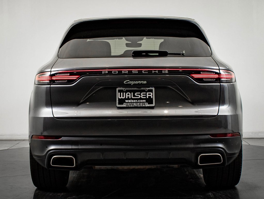 Certified 2022 Porsche Cayenne E-Hybrid w/ Premium Package image 7