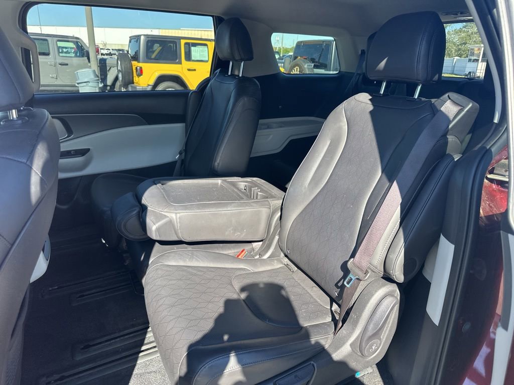 Used 2024 Kia Carnival LX image 15