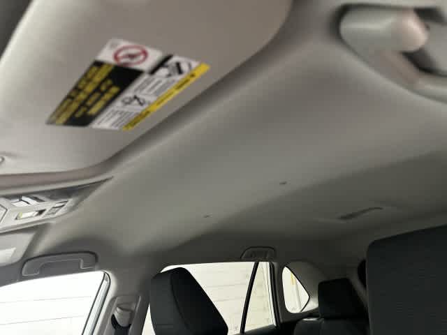 Used 2022 Toyota RAV4 LE AWD/4WD image 27