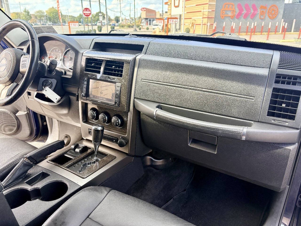 Used 2012 Jeep Liberty Limited Jet w/ Comfort/Convenience Group AWD/4WD image 30