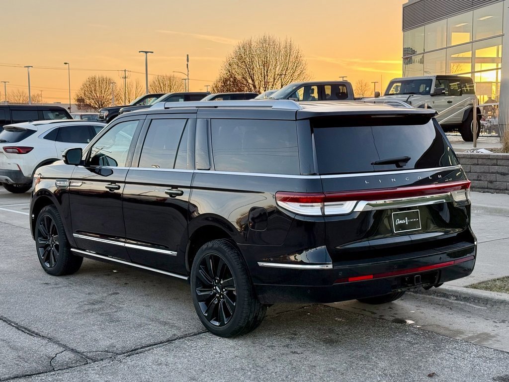 Used 2022 Lincoln Navigator L Reserve image 3