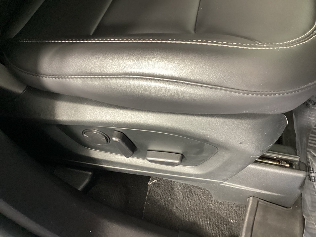 Used 2022 Ford Explorer XLT w/ Equipment Group 202A AWD/4WD image 9