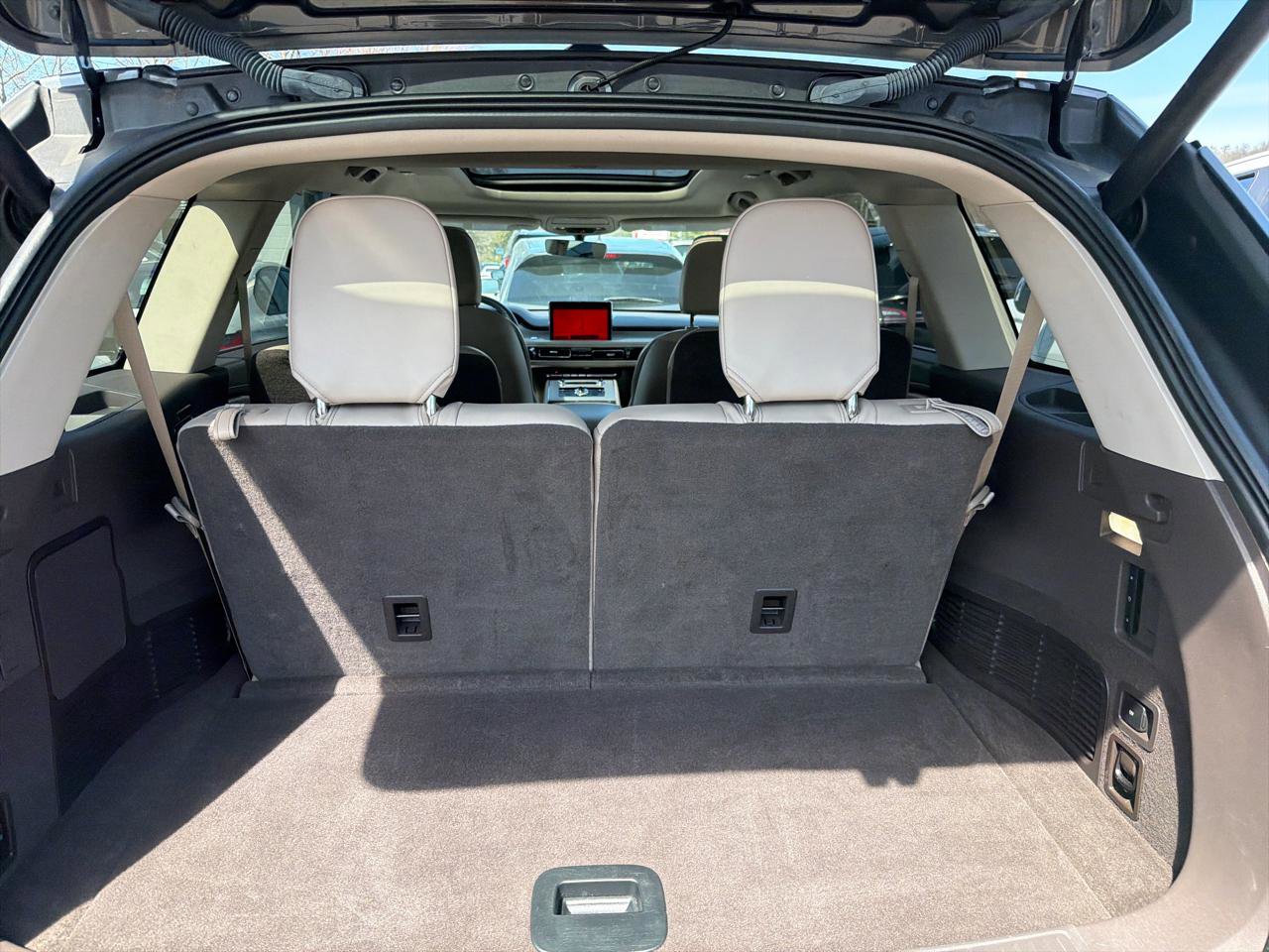 Used 2023 Lincoln Aviator AWD w/ Premium Package image 9