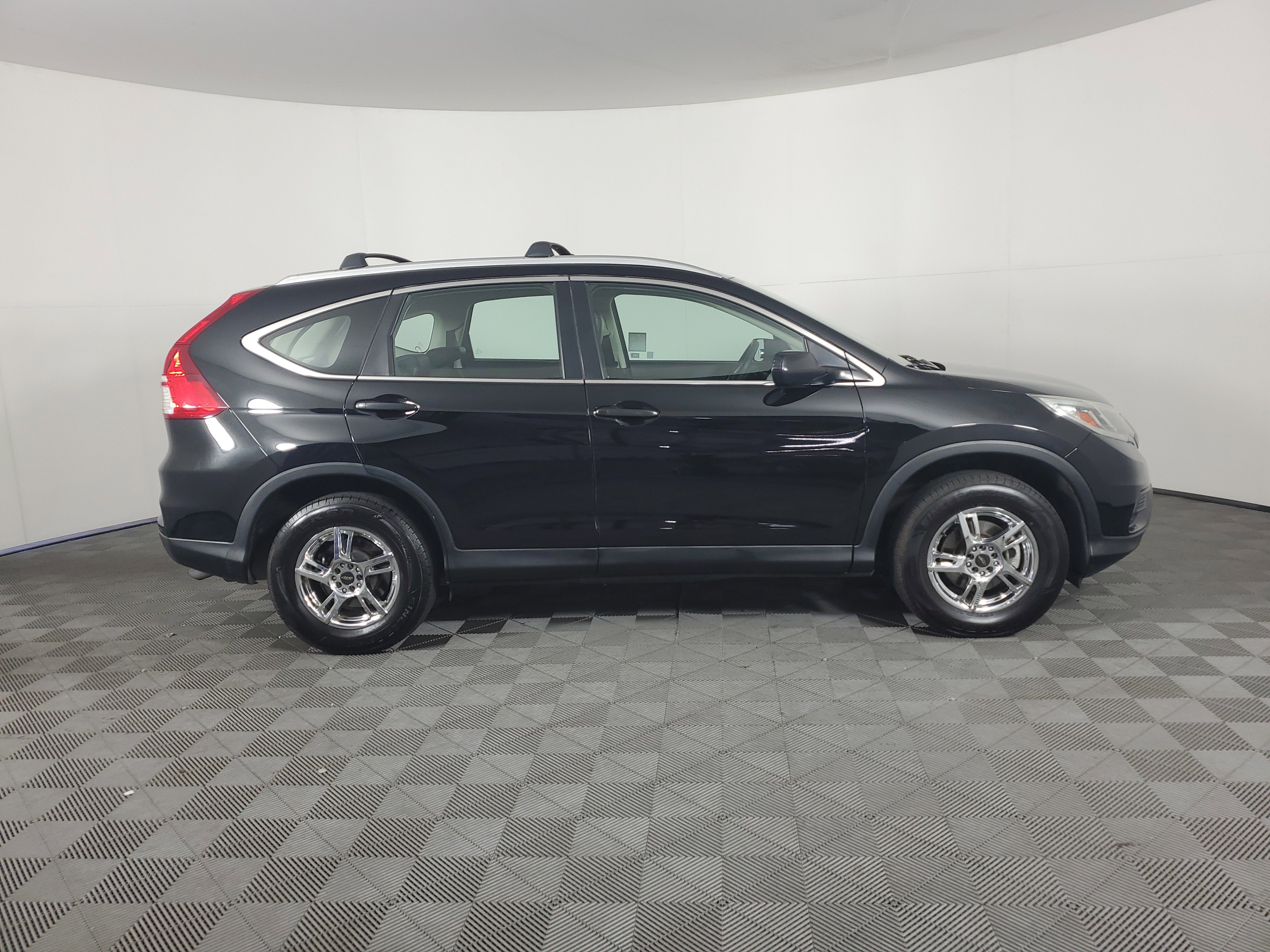 Used 2015 Honda CR-V LX image 3