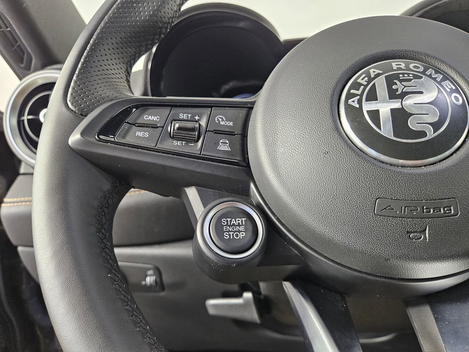 Used 2025 Alfa Romeo Tonale AWD/4WD image 20