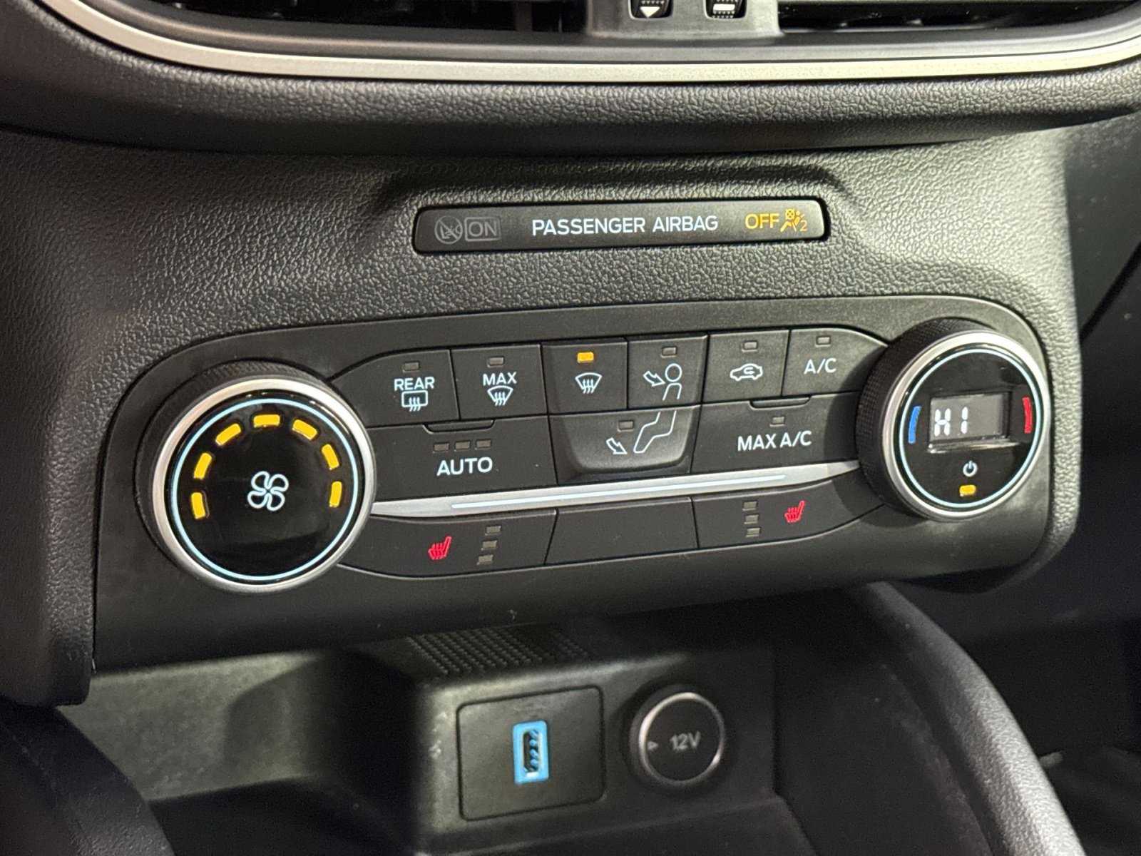 Used 2020 Ford Escape SE image 23