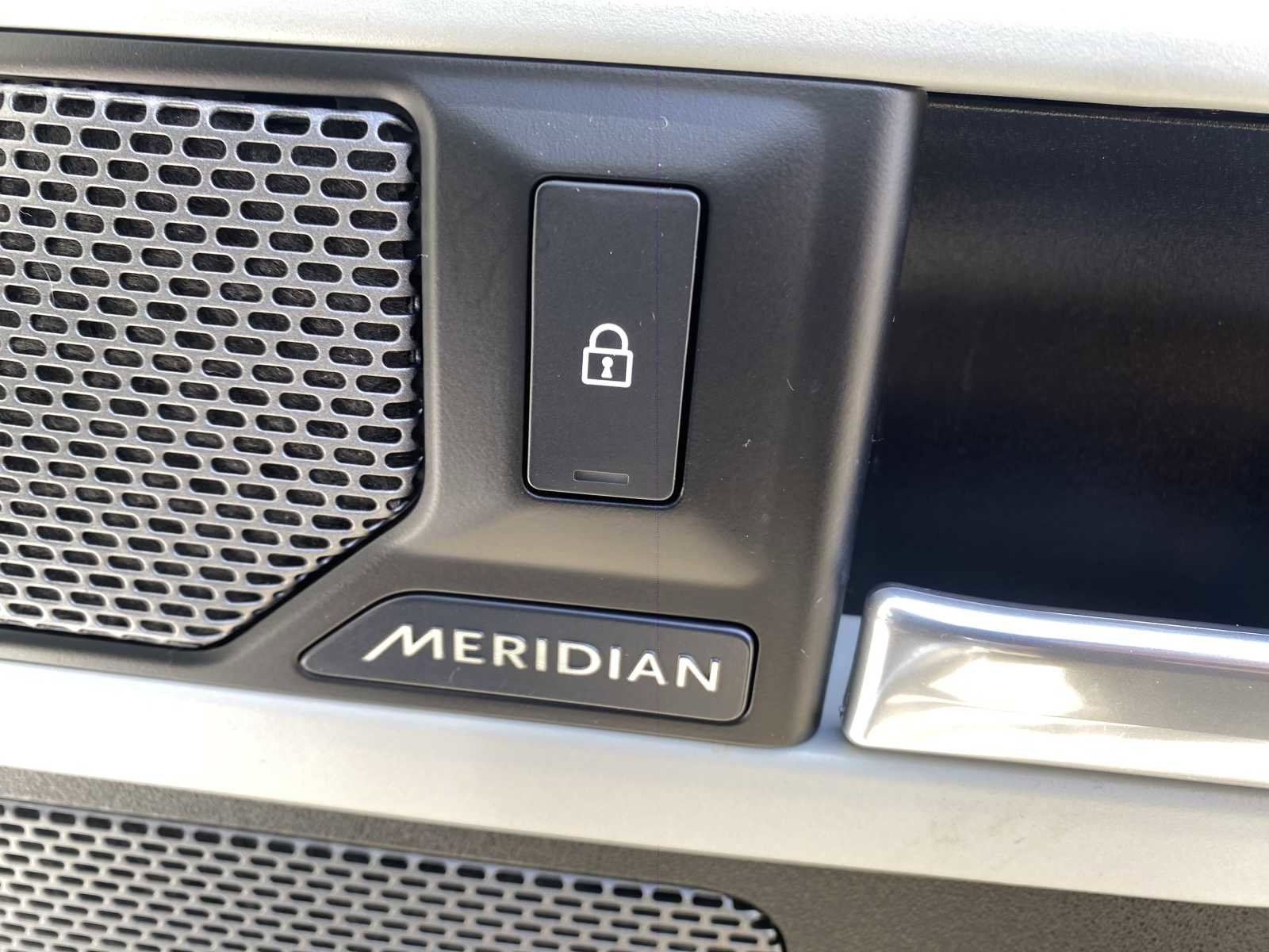 Used 2020 Land Rover Defender 110 First Edition AWD/4WD image 37