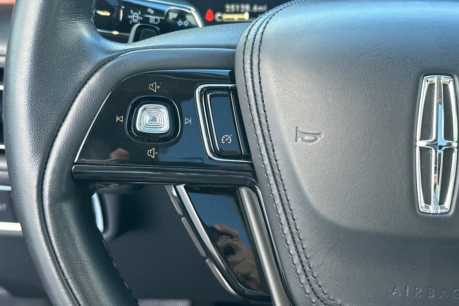 Used 2024 Lincoln Aviator Reserve image 30