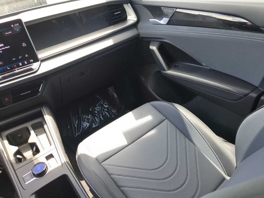 New 2026 Volkswagen Tiguan SE R-Line FWD image 15