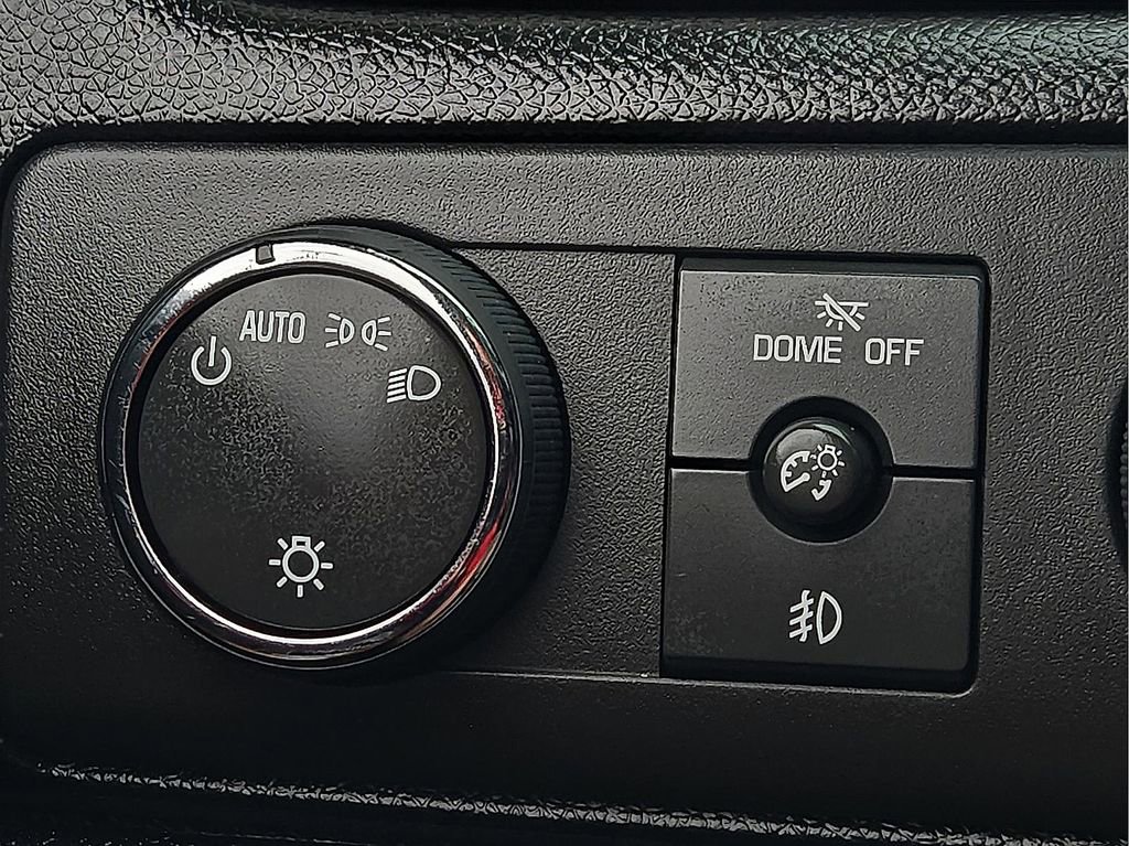 Used 2014 Chevrolet Suburban LT image 17