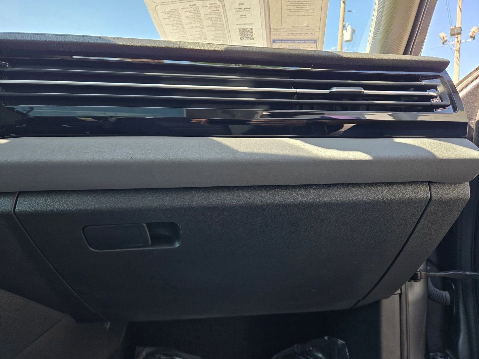Used 2025 Volkswagen Jetta SE image 43