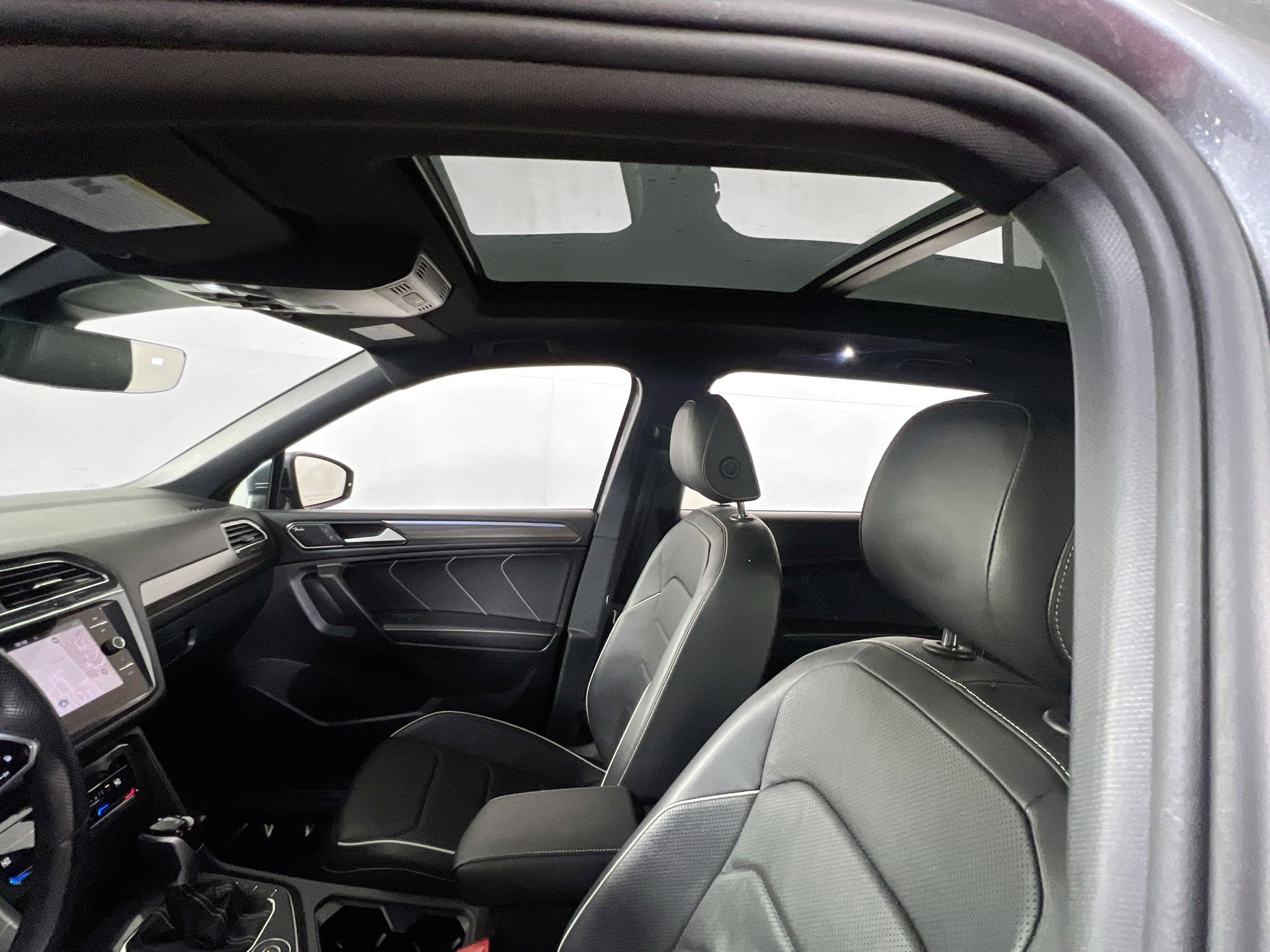 Used 2022 Volkswagen Tiguan SEL R-Line AWD/4WD image 23