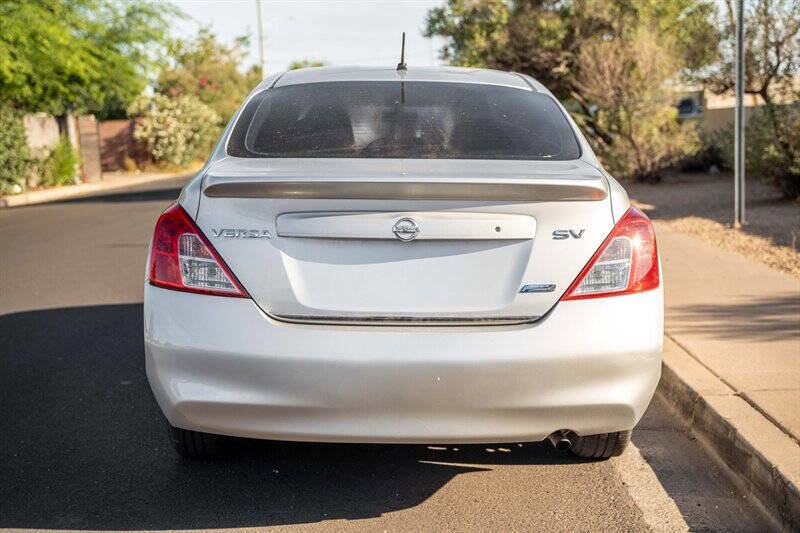 Used 2012 Nissan Versa SV w/ Convenience Pkg FWD image 4