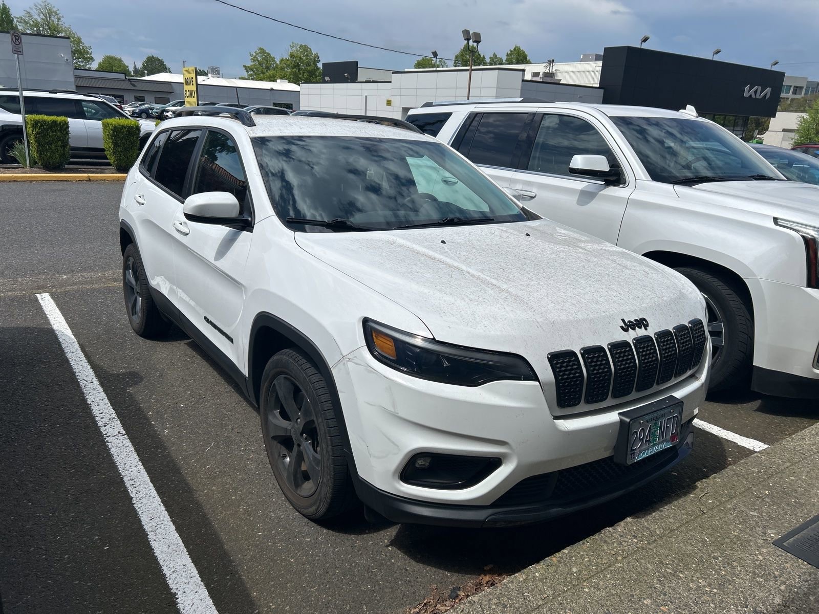 Used 2019 Jeep Cherokee Latitude Plus FWD image 2