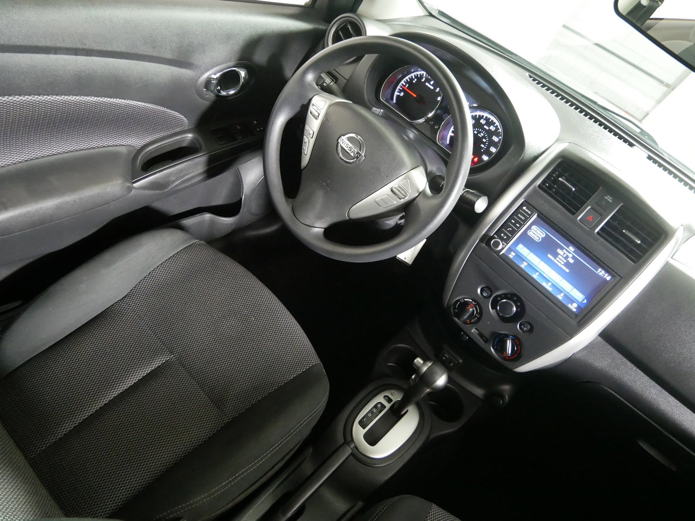 Used 2019 Nissan Versa SV image 9