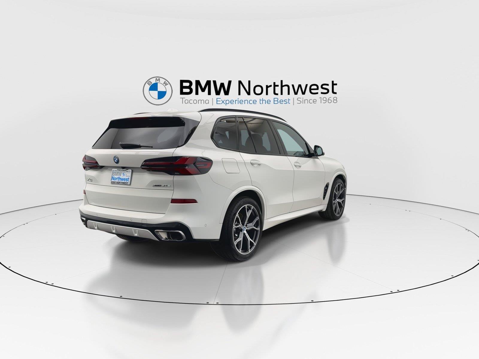 Used 2024 BMW X5 xDrive50e w/ M Sport Package AWD/4WD image 3