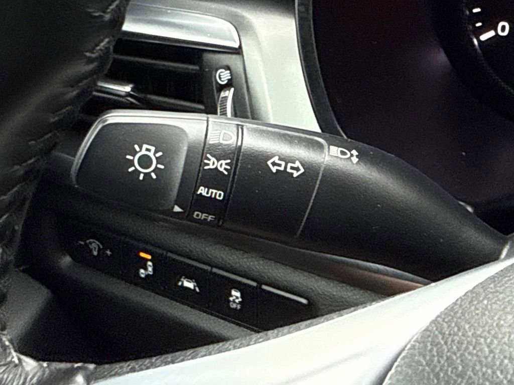 Used 2022 Kia Telluride LX AWD/4WD image 23