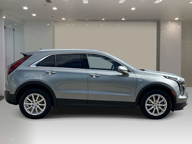 Used 2023 Cadillac XT4 Luxury w/ Cold Weather Package AWD/4WD image 5